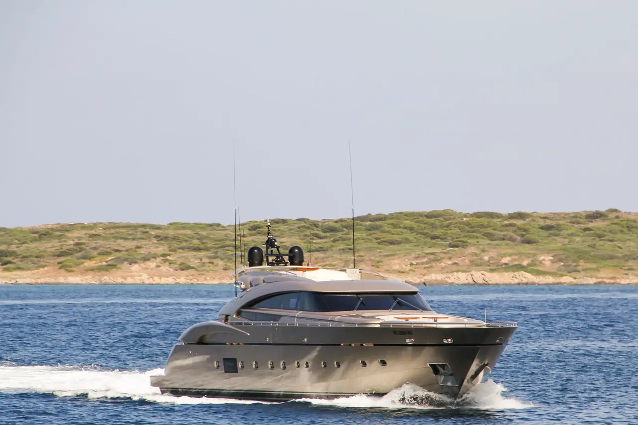 AB Yachts 116, ponte principale — Sardinia Lux Yachts, Sardegna. AB Yachts 116 — 36m
