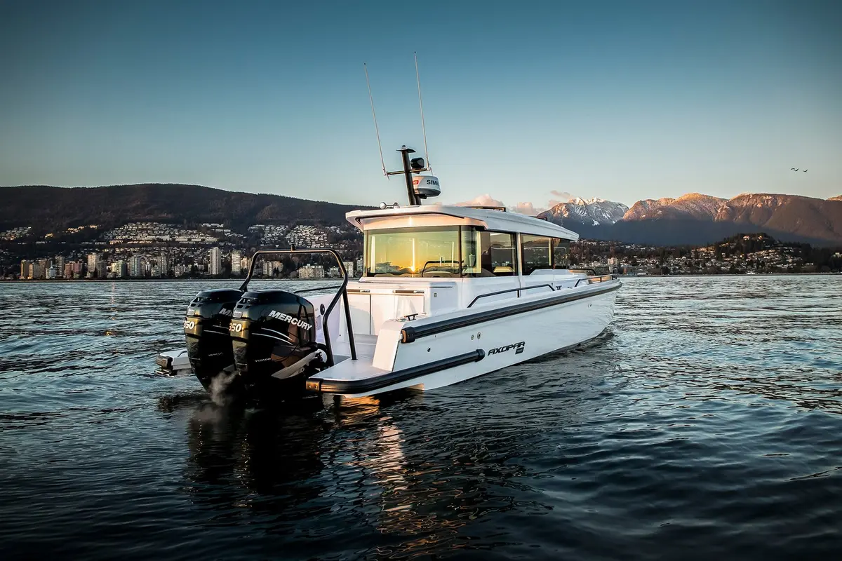 Axopar 37, ponte principale — Sardinia Lux Yachts, Sardegna. Axopar 37 — 11.5m