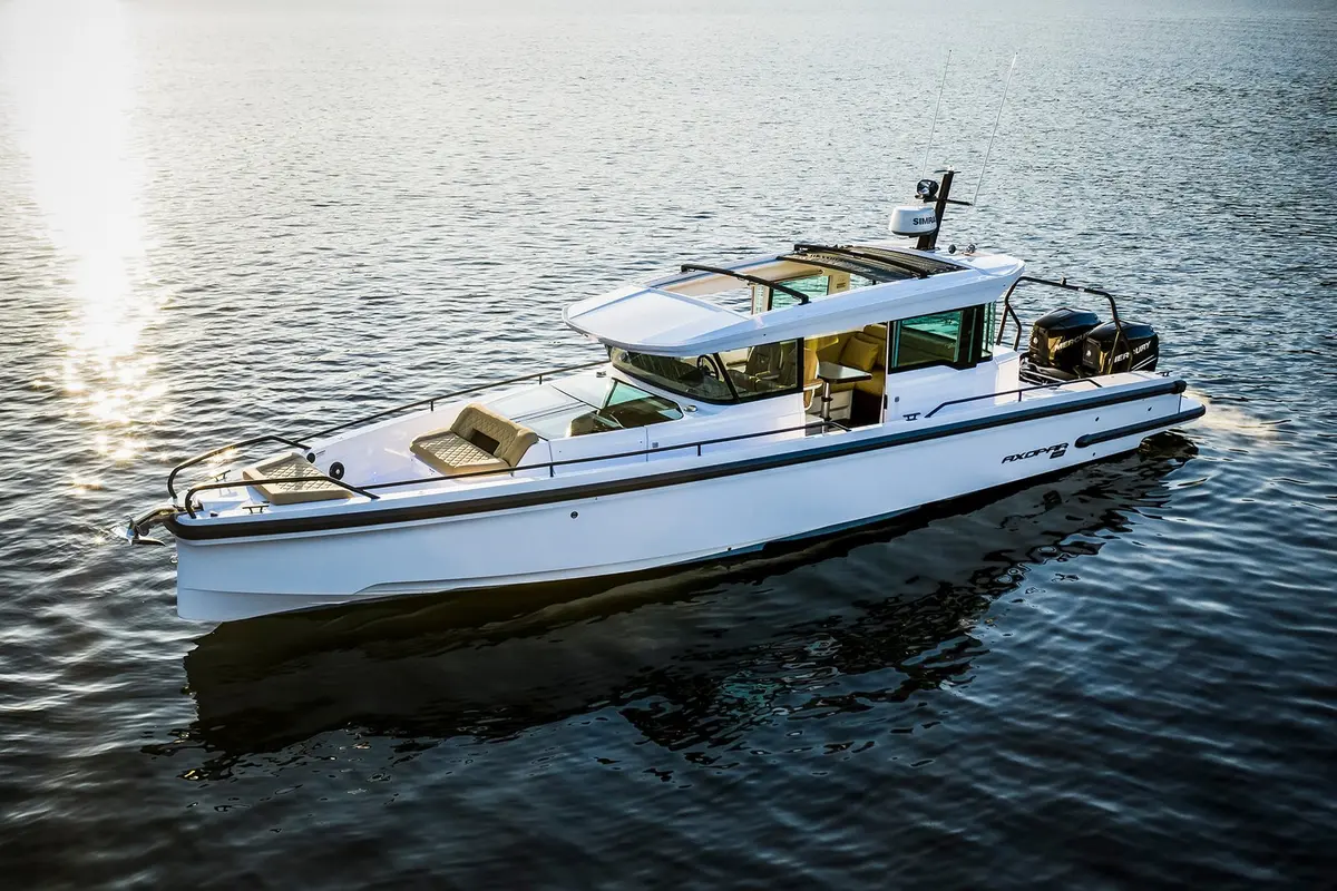 Axopar 37, salon — Sardinia Lux Yachts, Sardegna. Axopar 37 — 11.5m