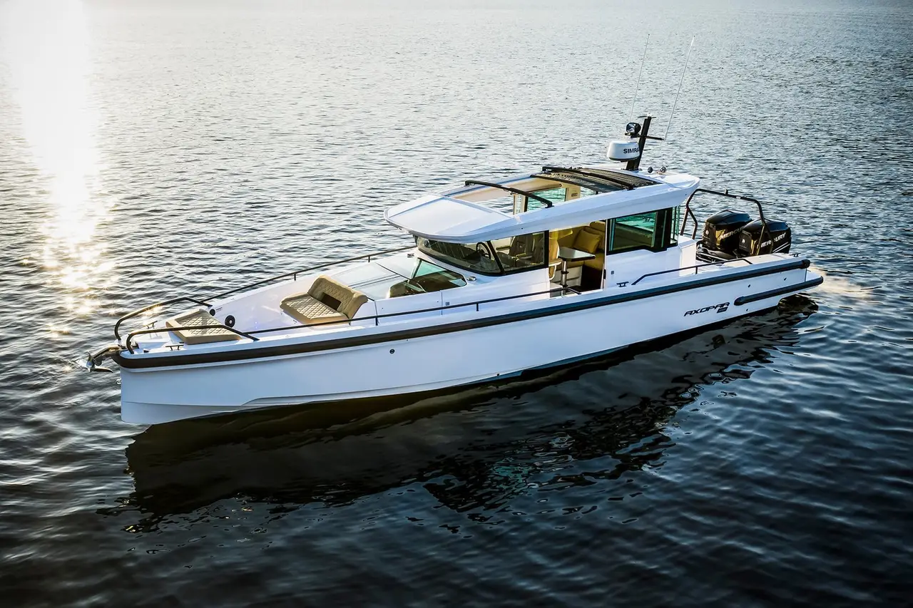 Axopar 37, salon — Sardinia Lux Yachts, Sardegna. Axopar 37 — 11.5m
