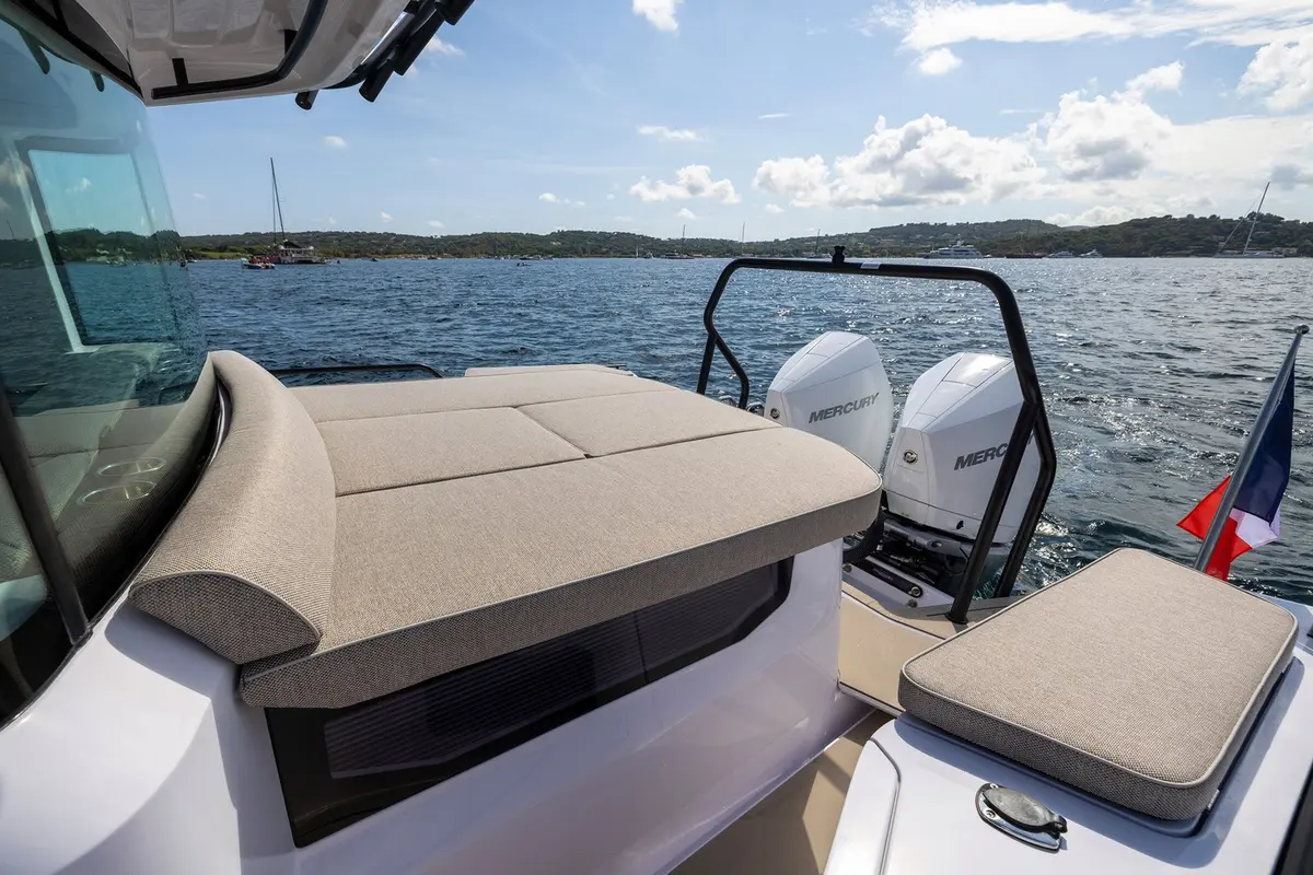 Axopar 37, flybridge — Sardinia Lux Yachts, Sardegna. Axopar 37 — 11.5m