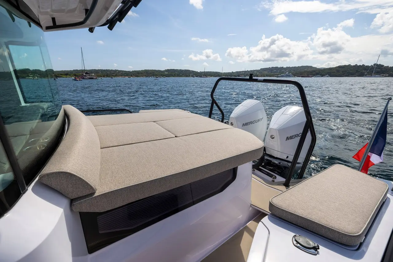 Axopar 37, flybridge — Sardinia Lux Yachts, Sardegna. Axopar 37 — 11.5m