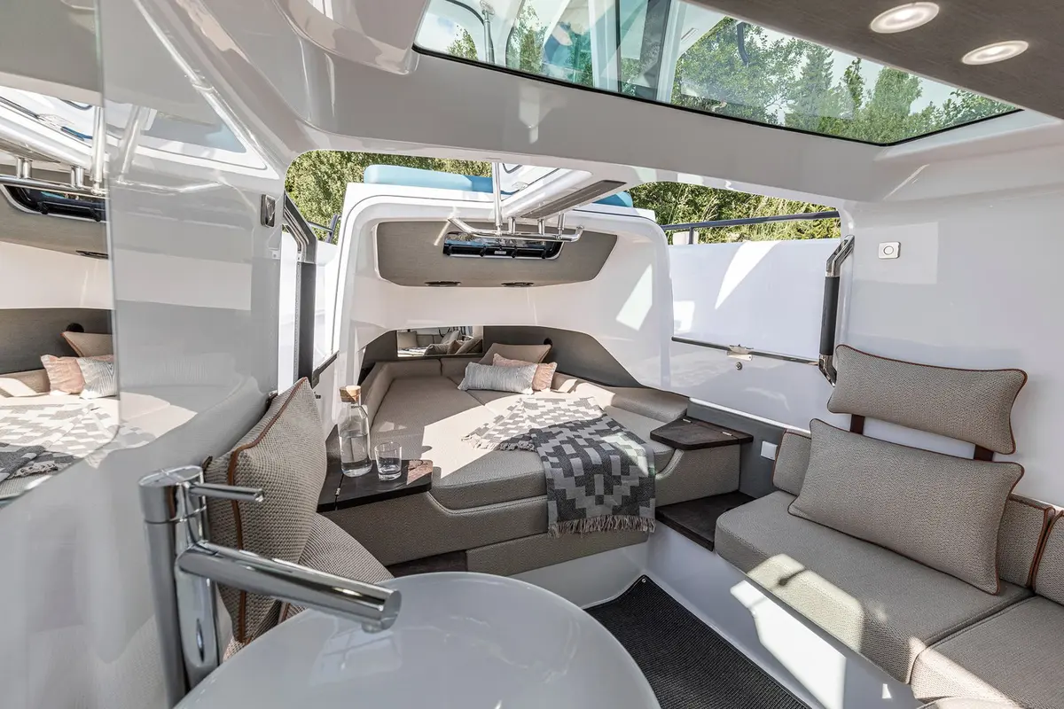 Axopar 37, esterno — Sardinia Lux Yachts, Sardegna. Axopar 37 — 11.5m