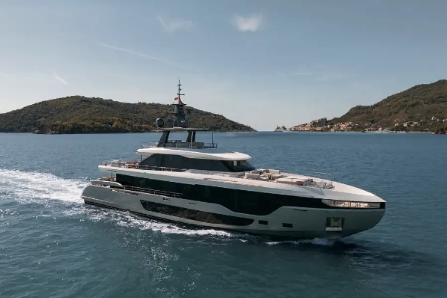 Azimut 116 — Sardinia Lux Yachts, Sardegna. Azimut 116 — 36m