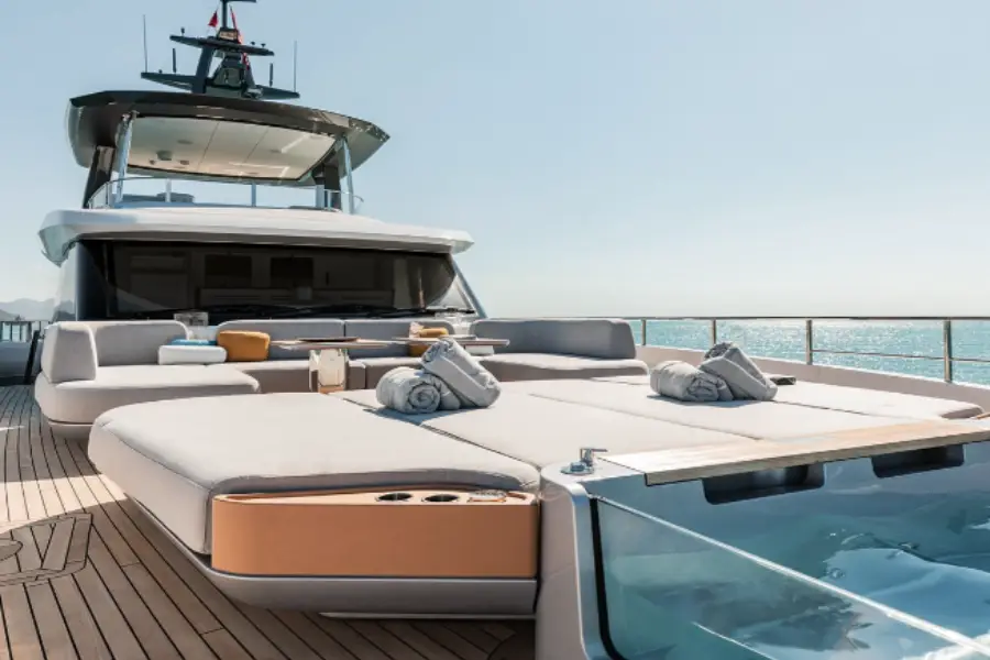 Azimut 116, cabina principale — Sardinia Lux Yachts, Sardegna. Azimut 116 — 36m
