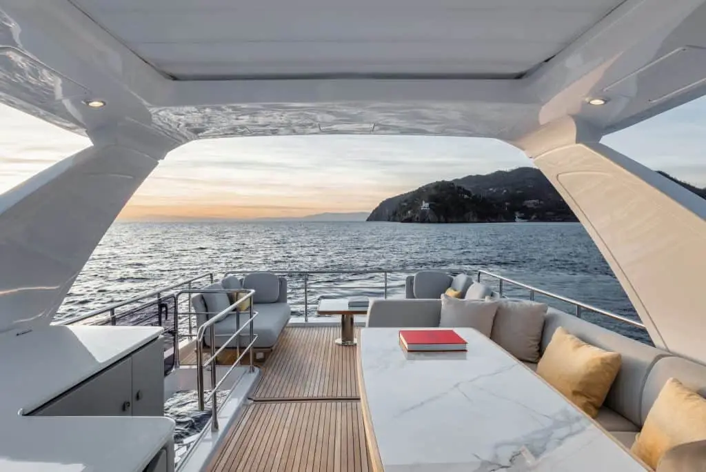 Azimut 60 Fly, flybridge — Sardinia Lux Yachts, Sardegna. Azimut 60 Fly — 20m