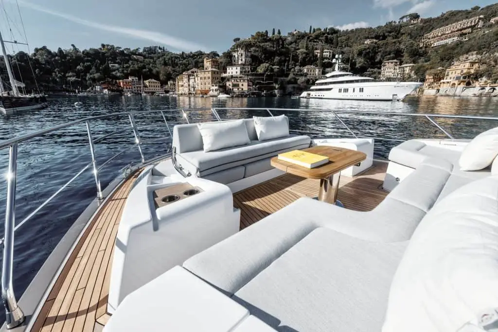 Azimut 60 Fly, esterno — Sardinia Lux Yachts, Sardegna. Azimut 60 Fly — 20m