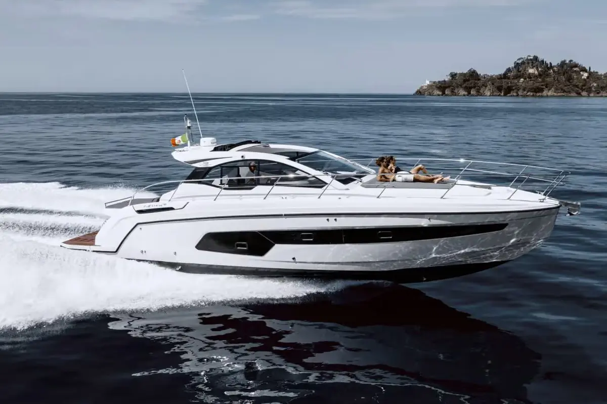 Azimut 45 — Sardinia Lux Yachts, Sardegna. Azimut 45 — 13.7m