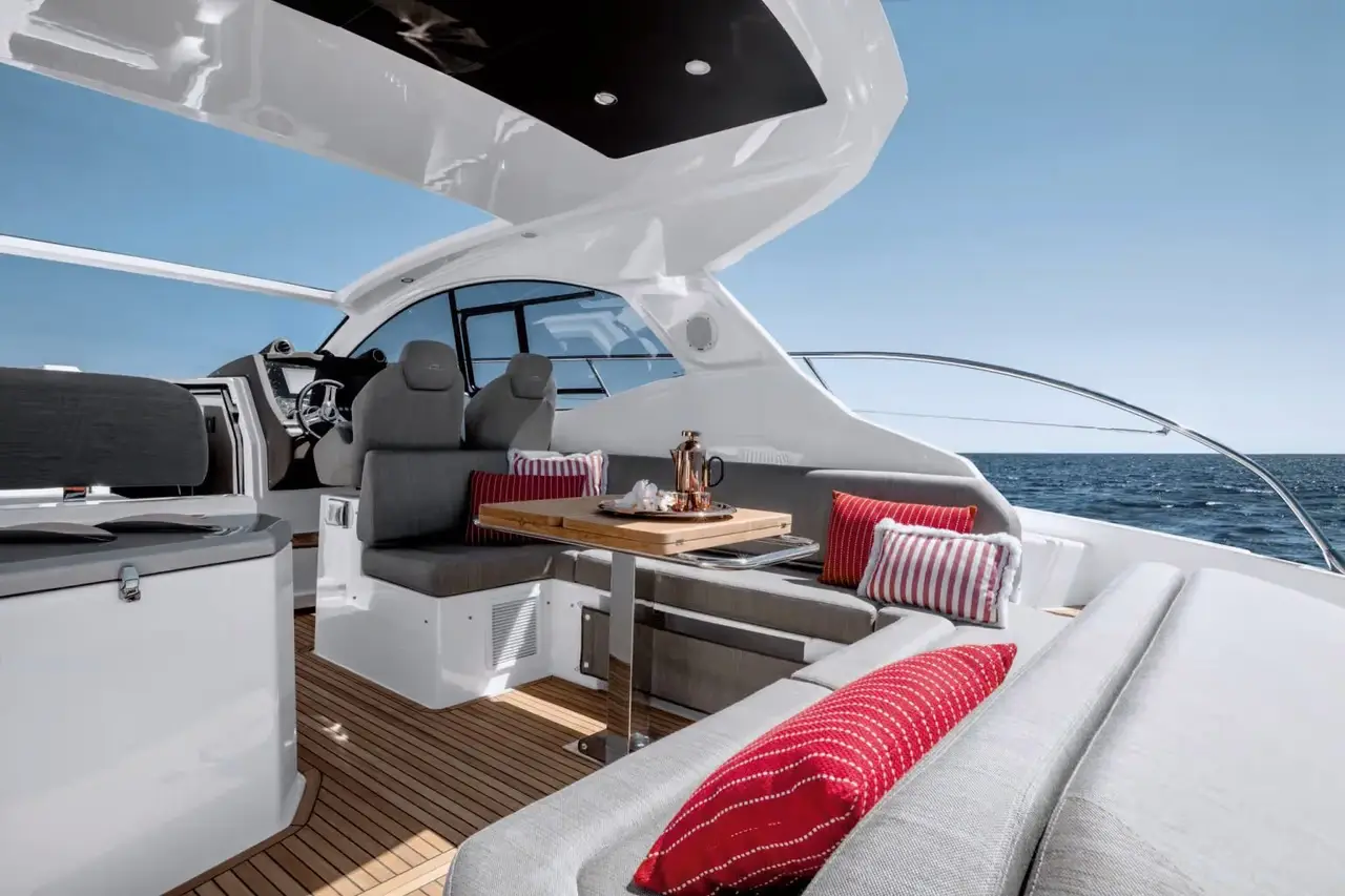 Azimut 45, esterno — Sardinia Lux Yachts, Sardegna. Azimut 45 — 13.7m