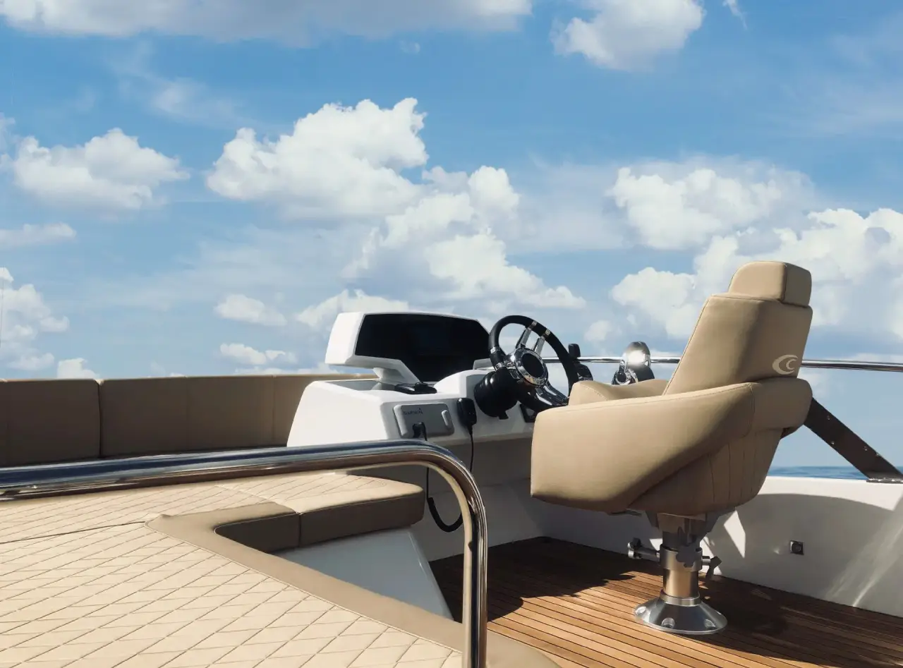Cobrey 50 FLY, esterno — Sardinia Lux Yachts, Sardegna. Cobrey 50 FLY — 16m