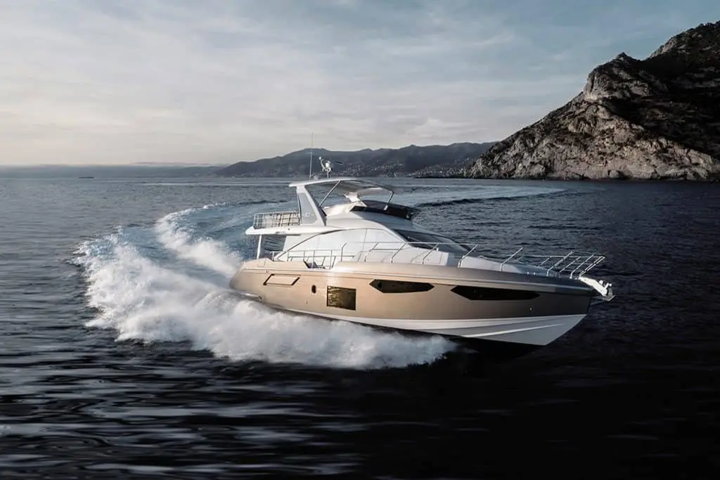 Cranchi A46, cubierta de popa — Sardinia Lux Yachts, Cerdeña. Cranchi A46 — 14m