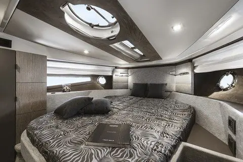 Cranchi M44 HT, ponte principale — Sardinia Lux Yachts, Sardegna. Cranchi M44 HT — 14m