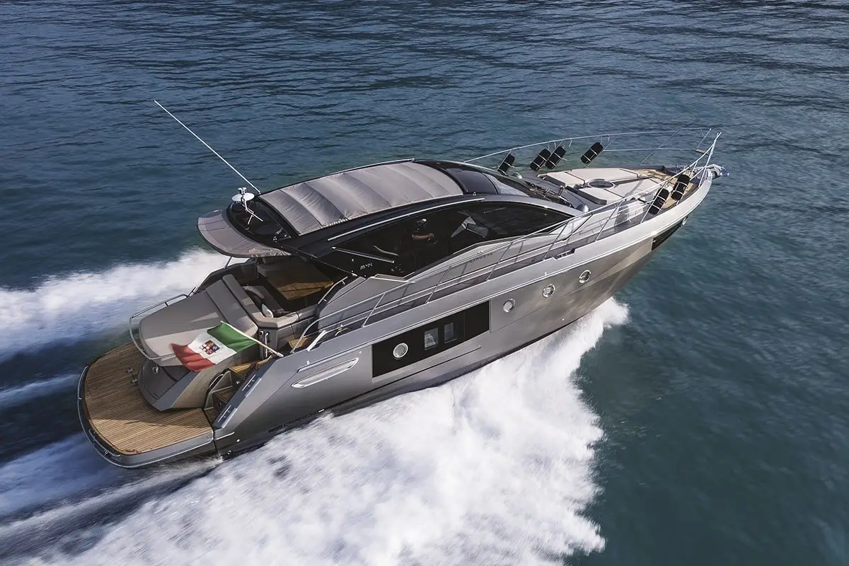 Cranchi M44 HT, salon — Sardinia Lux Yachts, Sardegna. Cranchi M44 HT — 14m