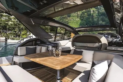 Cranchi M44 HT, flybridge — Sardinia Lux Yachts, Sardegna. Cranchi M44 HT — 14m