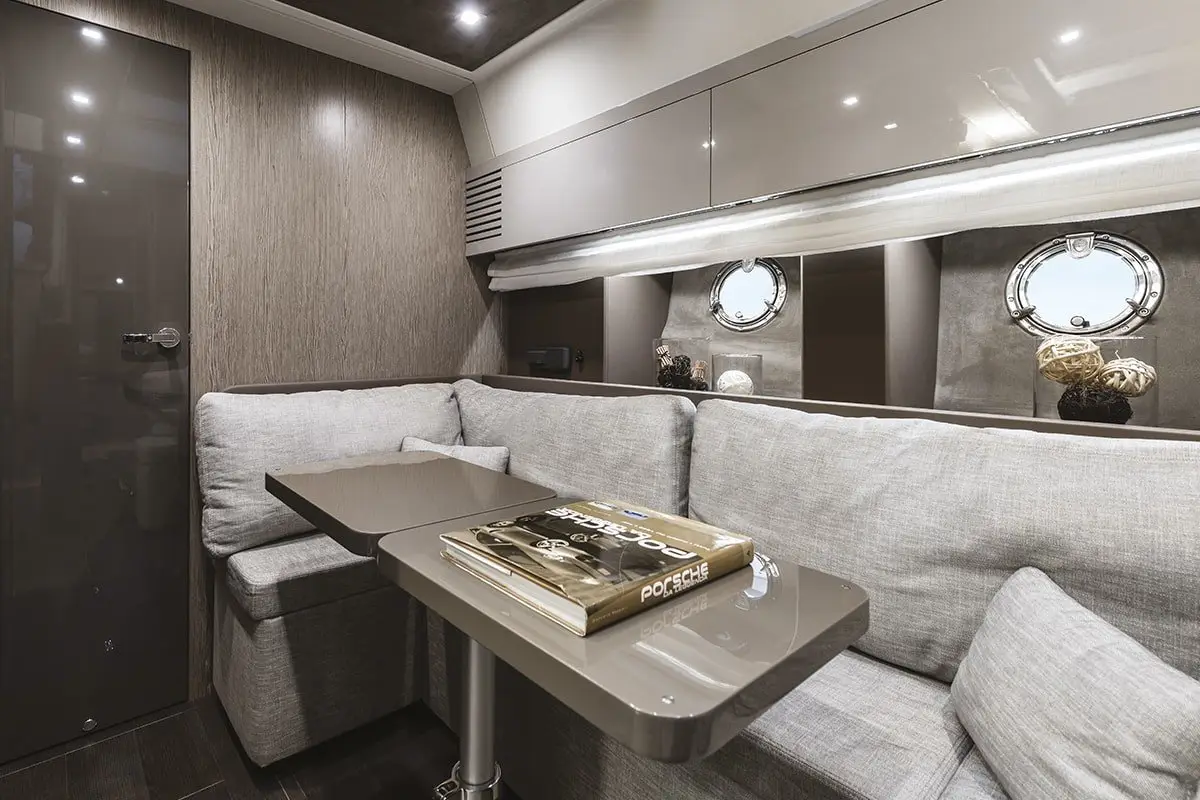 Cranchi M44 HT, esterno — Sardinia Lux Yachts, Sardegna. Cranchi M44 HT — 14m