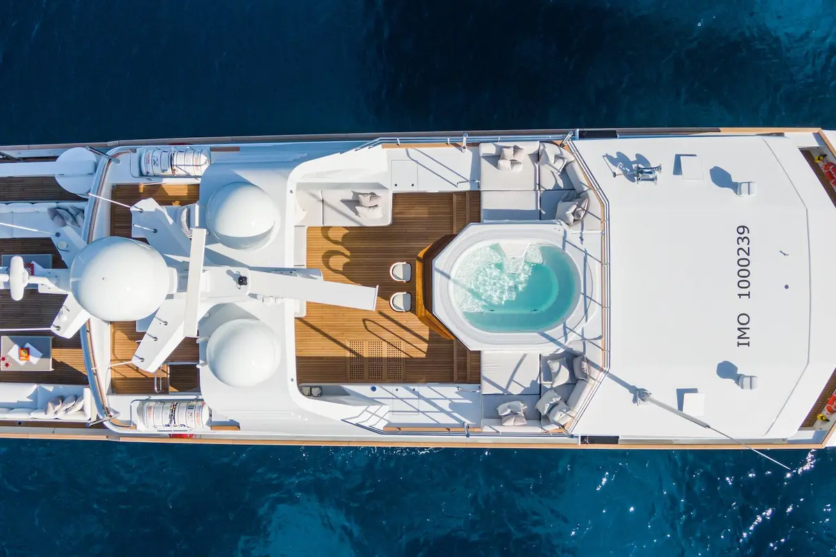 Emerald, cubierta principal — Sardinia Lux Yachts, Cerdeña. Emerald — 50m