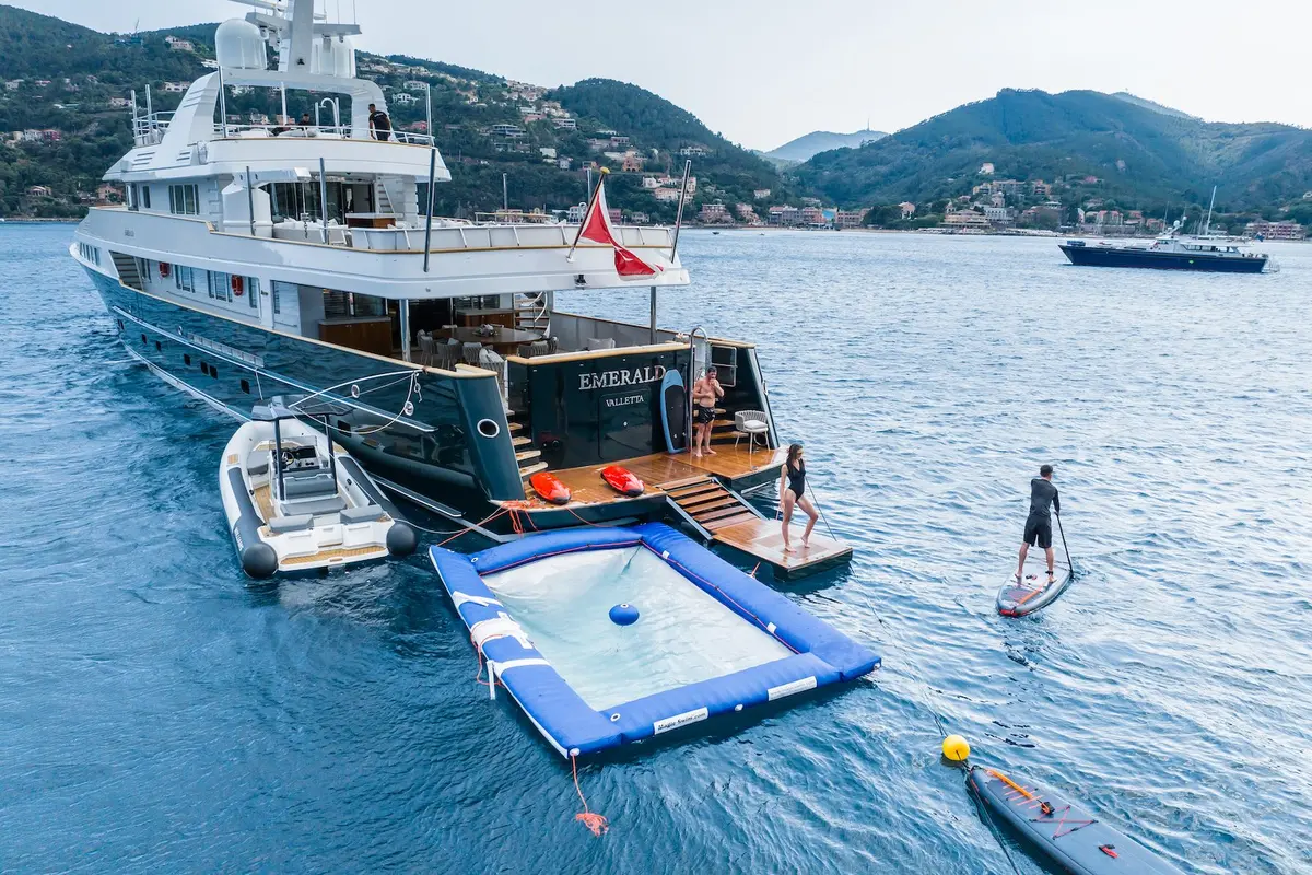 Emerald, cubierta de popa — Sardinia Lux Yachts, Cerdeña. Emerald — 50m