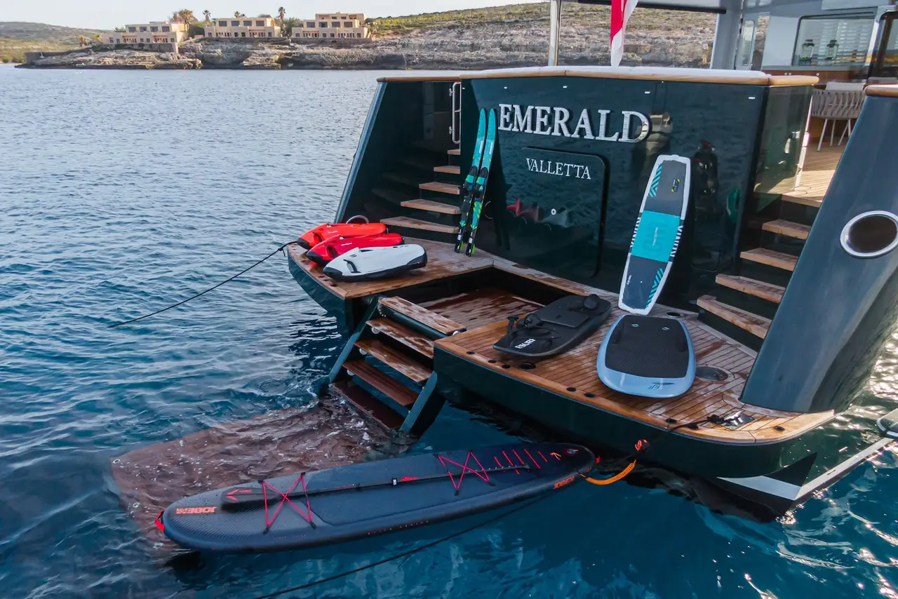 Emerald, salon — Sardinia Lux Yachts, Sardegna. Emerald — 50m
