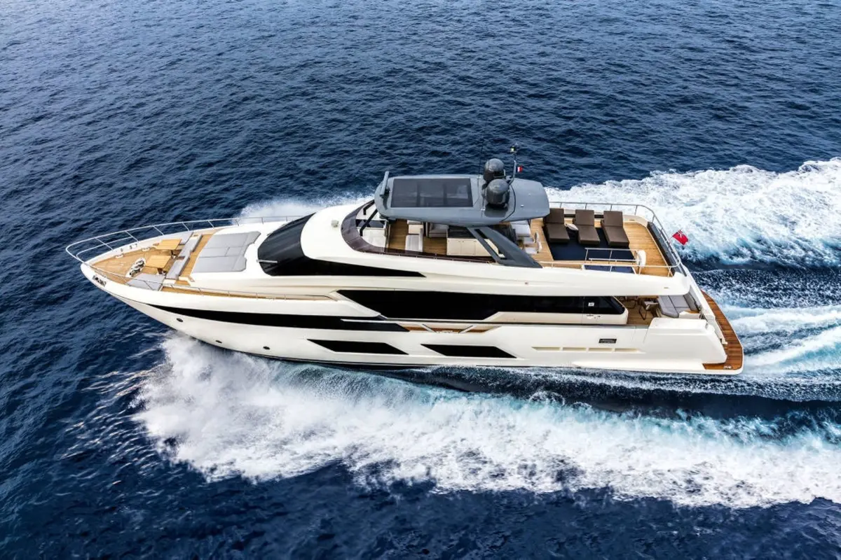 Ferretti 920 — Sardinia Lux Yachts, Cerdeña. Ferretti 920 — 28m