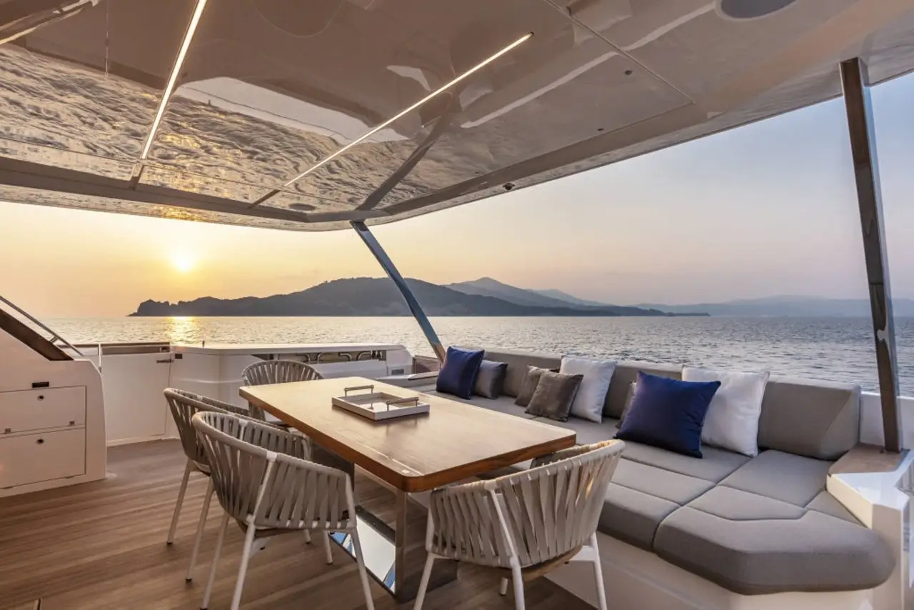 Ferretti 920, flybridge — Sardinia Lux Yachts, Sardegna. Ferretti 920 — 28m