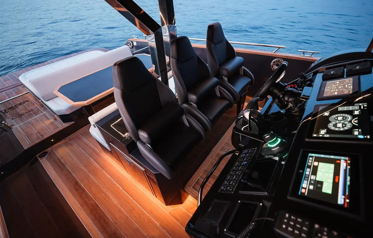 Forza 37, salon — Sardinia Lux Yachts, Sardegna. Forza 37 — 20m