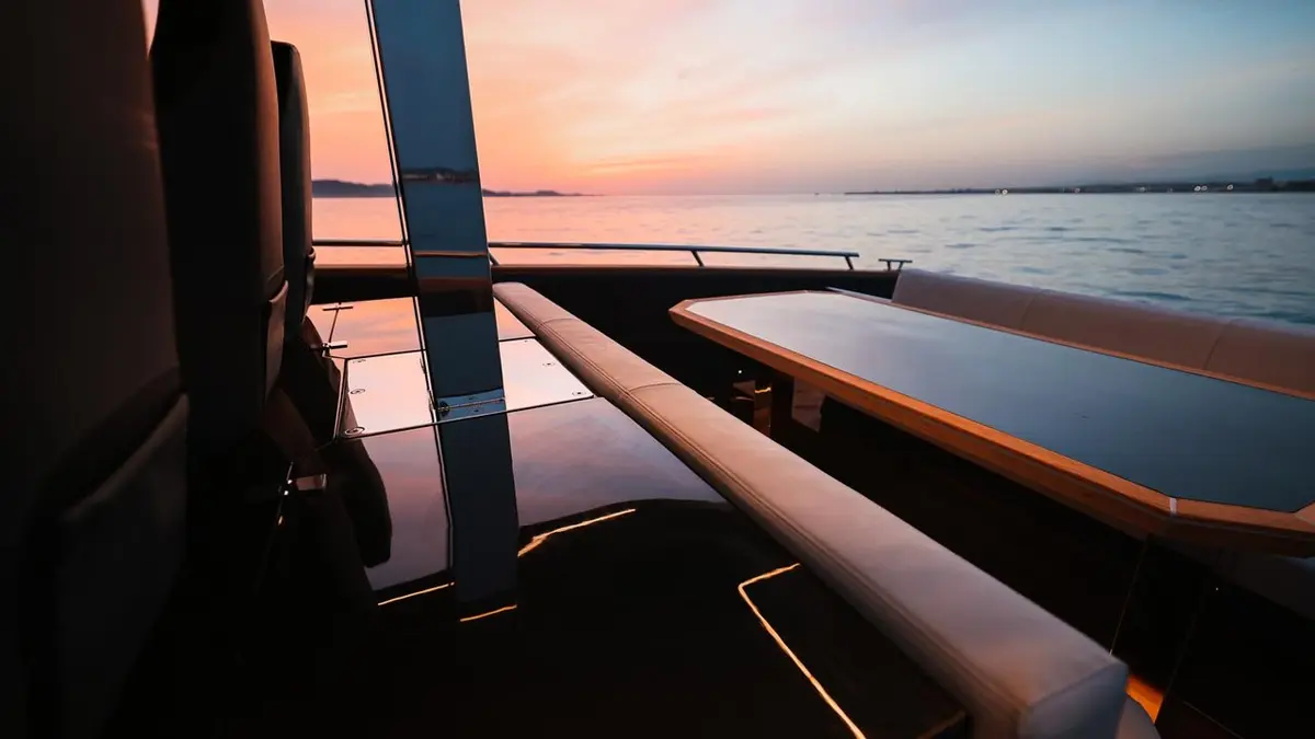 Forza 37, flybridge — Sardinia Lux Yachts, Sardegna. Forza 37 — 20m