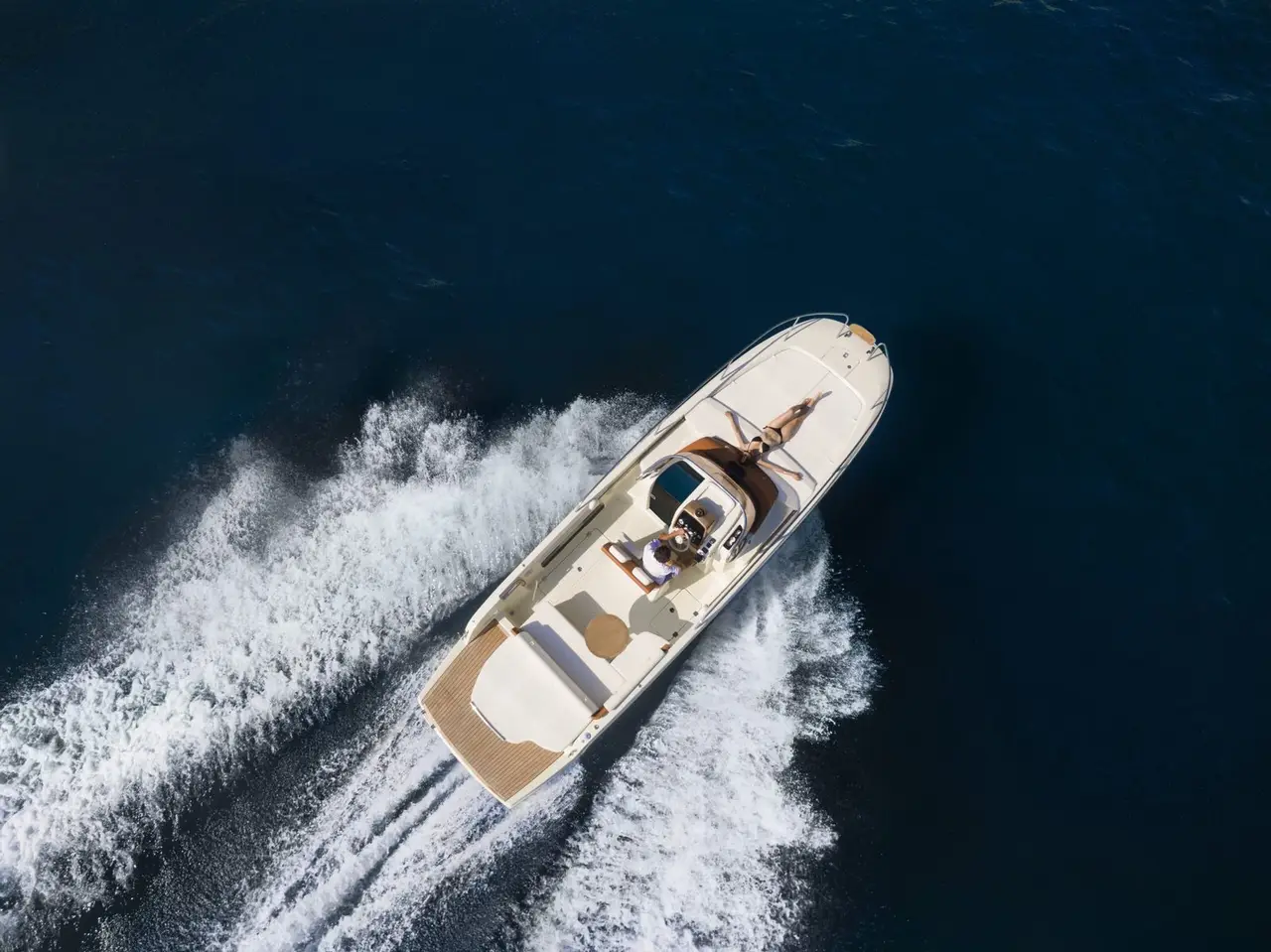 Invictus 280, esterno — Sardinia Lux Yachts, Sardegna. Giornate veloci e cale silenziose per piccoli gruppi
