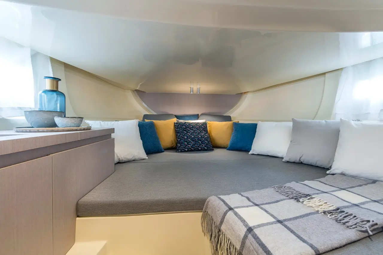 Invictus 280, esterno — Sardinia Lux Yachts, Sardegna. Giornate veloci e cale silenziose per piccoli gruppi