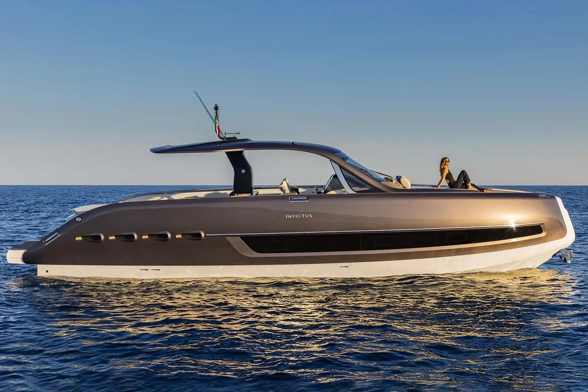 Invictus 460 — Sardinia Lux Yachts, Sardegna. Invictus 460 — 14.4m
