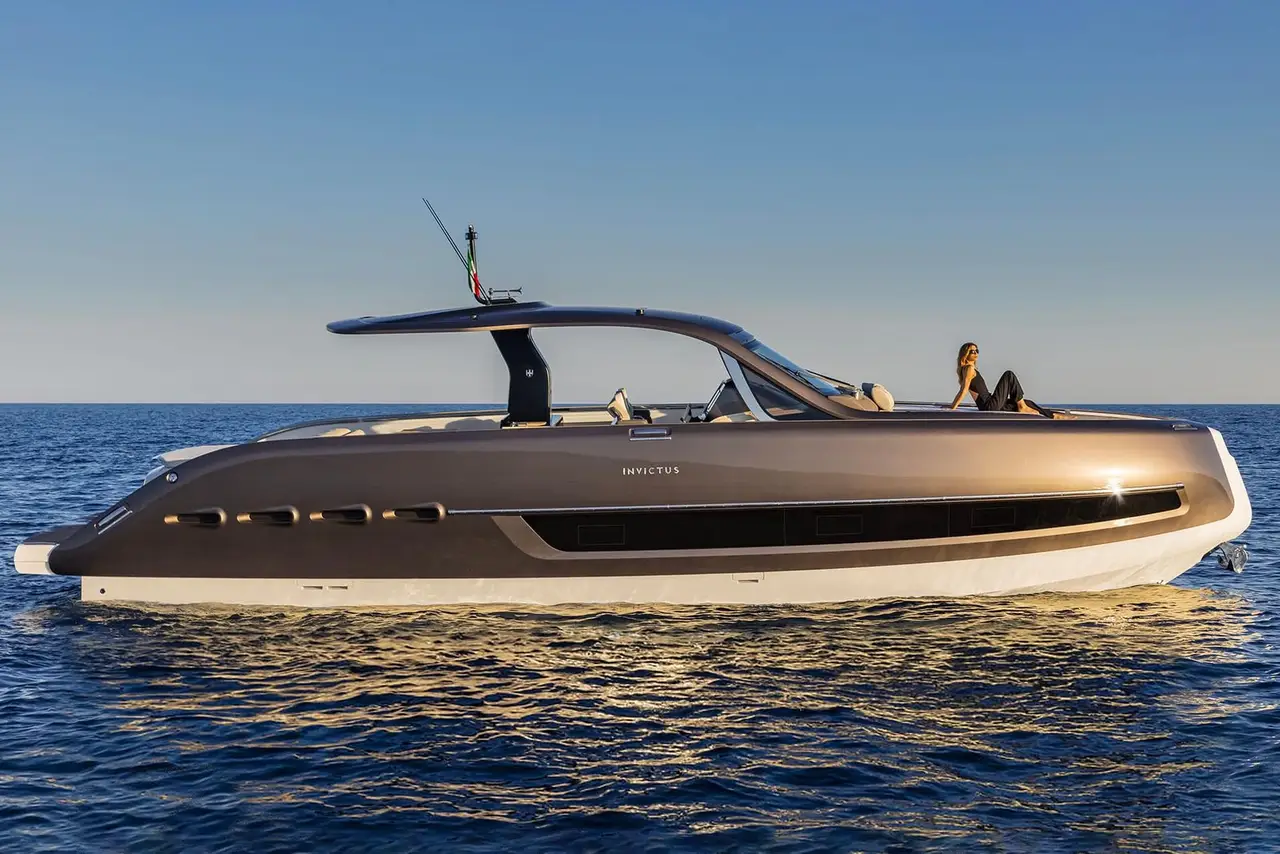 Invictus 460 — Sardinia Lux Yachts, Sardegna. Invictus 460 — 14.4m