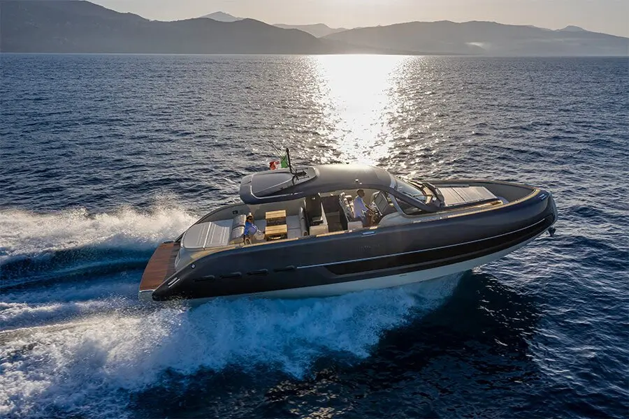 Invictus 460, esterno — Sardinia Lux Yachts, Sardegna. Invictus 460 — 14.4m