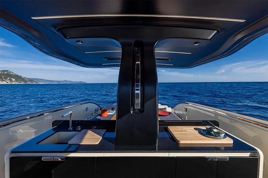 Invictus 460, cabina principale — Sardinia Lux Yachts, Sardegna. Invictus 460 — 14.4m