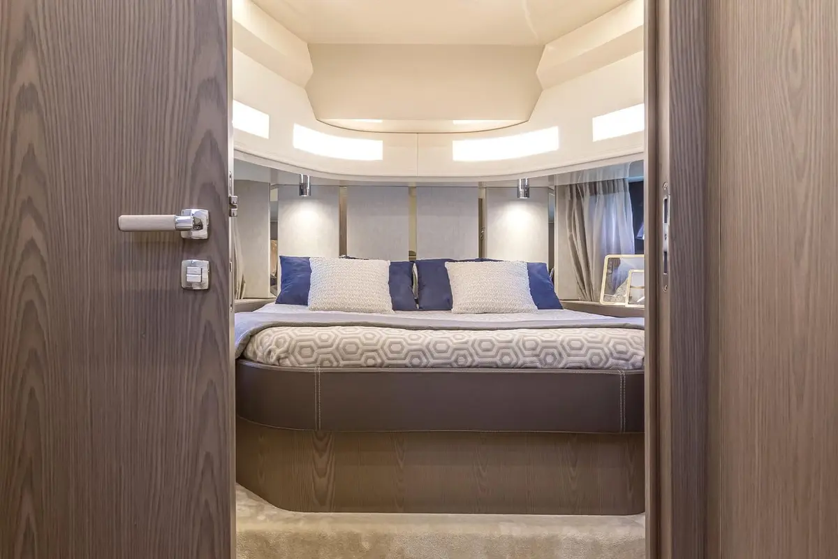 Invictus 460, esterno — Sardinia Lux Yachts, Sardegna. Invictus 460 — 14.4m