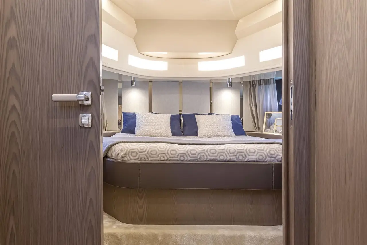 Invictus 460, esterno — Sardinia Lux Yachts, Sardegna. Invictus 460 — 14.4m