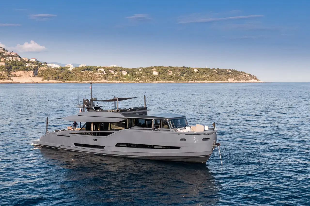 Extra 86 — Sardinia Lux Yachts, Sardegna. Extra 86 — 26m
