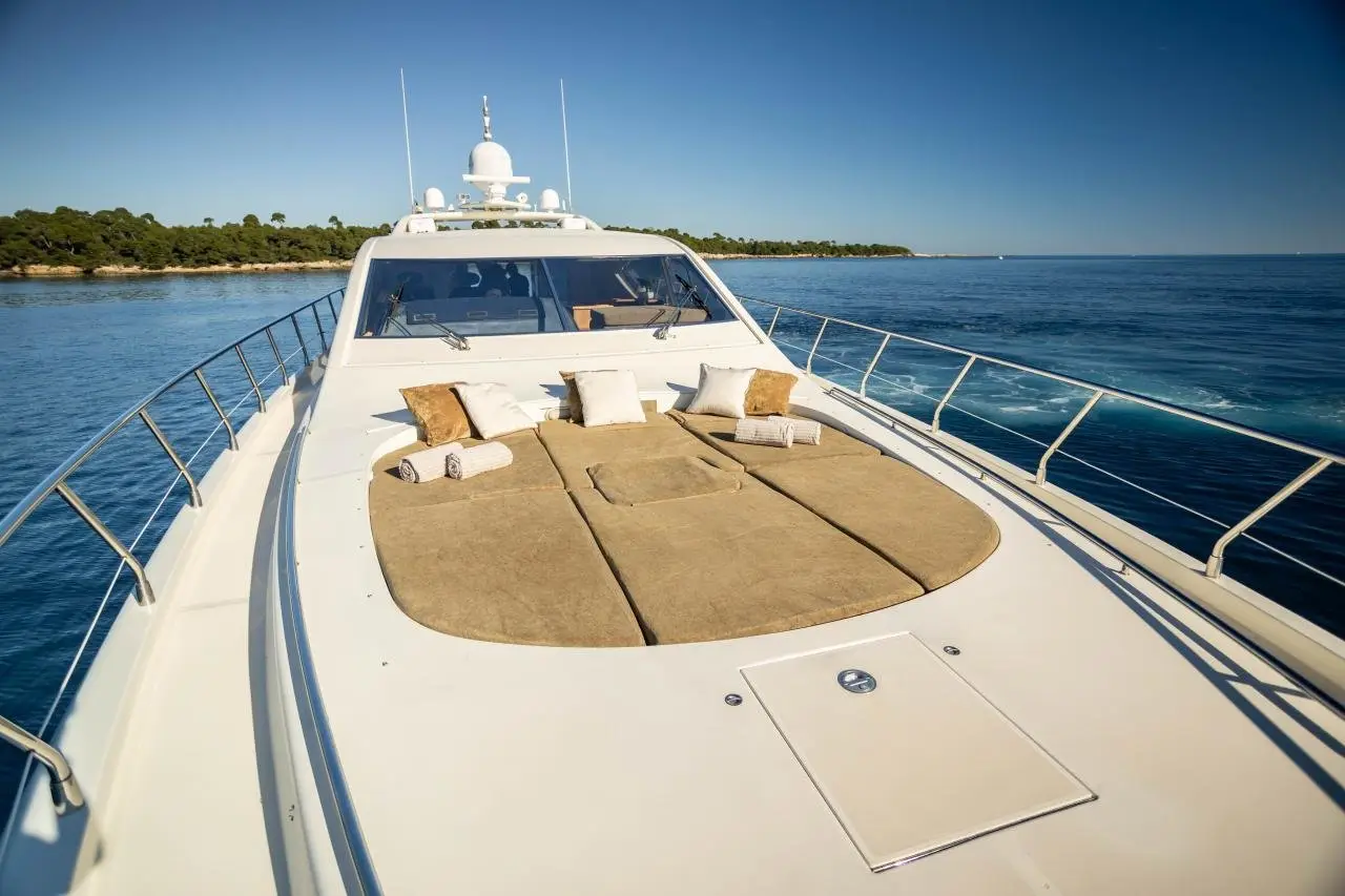 Leopard 24, ponte di poppa — Sardinia Lux Yachts, Sardegna. Leopard 24 — 24m