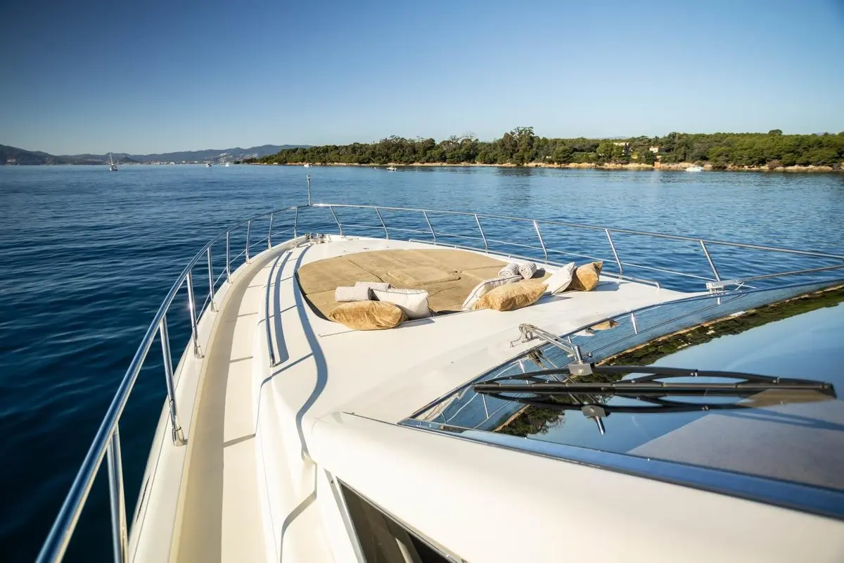 Leopard 24, salon — Sardinia Lux Yachts, Sardinia. Leopard 24 — 24m