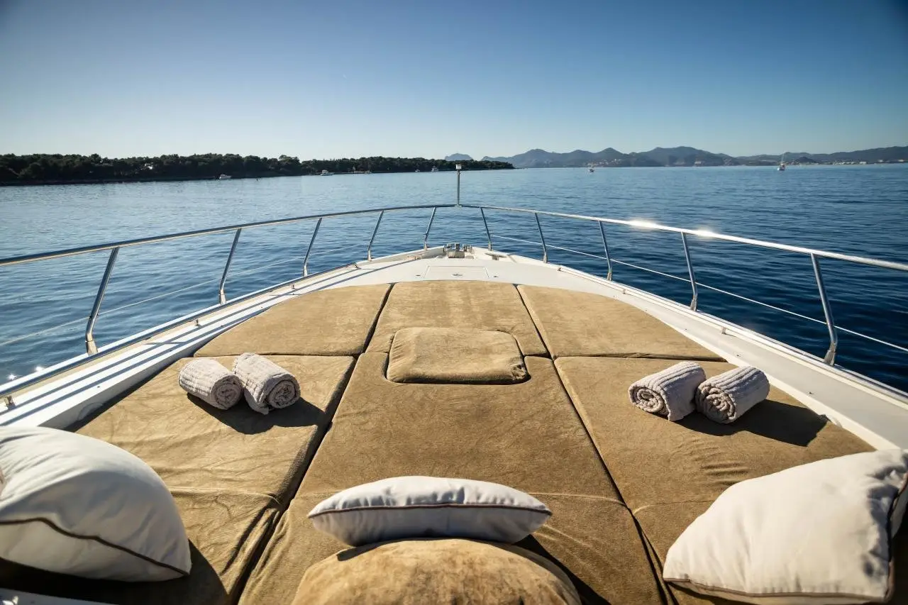 Leopard 24, cabina principale — Sardinia Lux Yachts, Sardegna. Leopard 24 — 24m