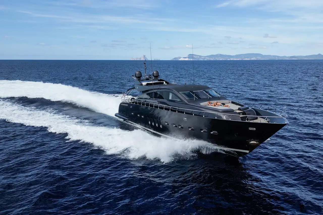 Leopard 31, camarote principal — Sardinia Lux Yachts, Cerdeña. Leopard 31 — 31m