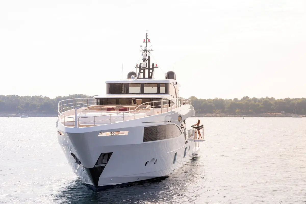 Majesty 100 — Sardinia Lux Yachts, Sardegna. Majesty 100 — 32m