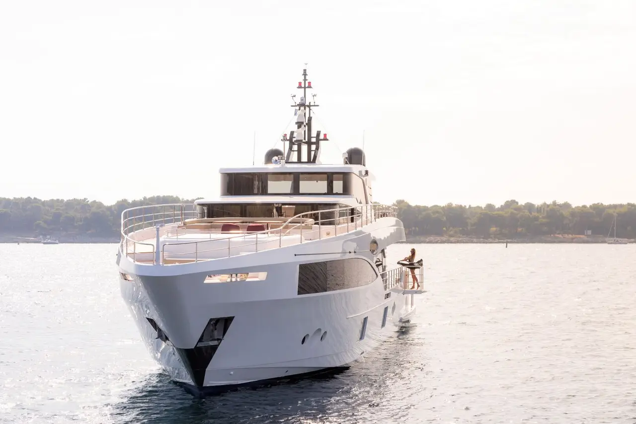 Majesty 100 — Sardinia Lux Yachts, Sardegna. Majesty 100 — 32m