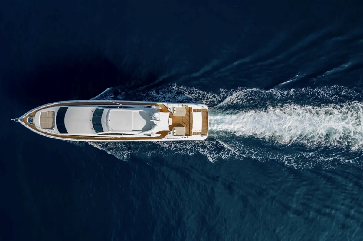 Mangusta 105, esterno — Sardinia Lux Yachts, Sardegna. Mangusta 105 — 31m