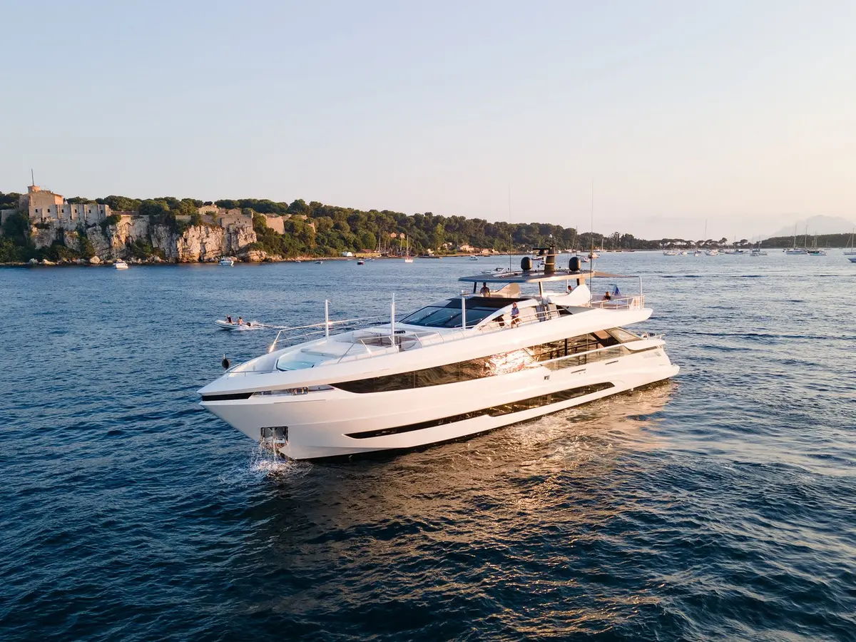 Mangusta 33, exterior — Sardinia Lux Yachts, Cerdeña. Mangusta 33 — 33m