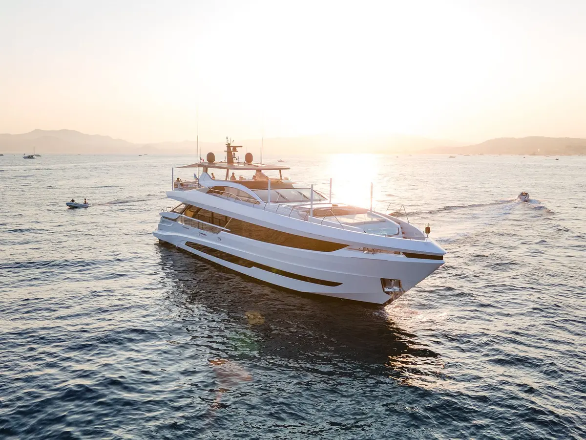 Mangusta 33, cubierta principal — Sardinia Lux Yachts, Cerdeña. Mangusta 33 — 33m
