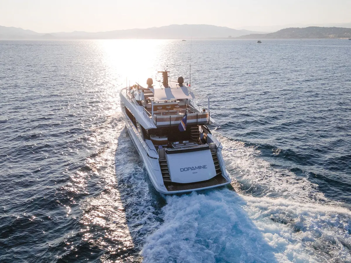 Mangusta 33, salón — Sardinia Lux Yachts, Cerdeña. Mangusta 33 — 33m