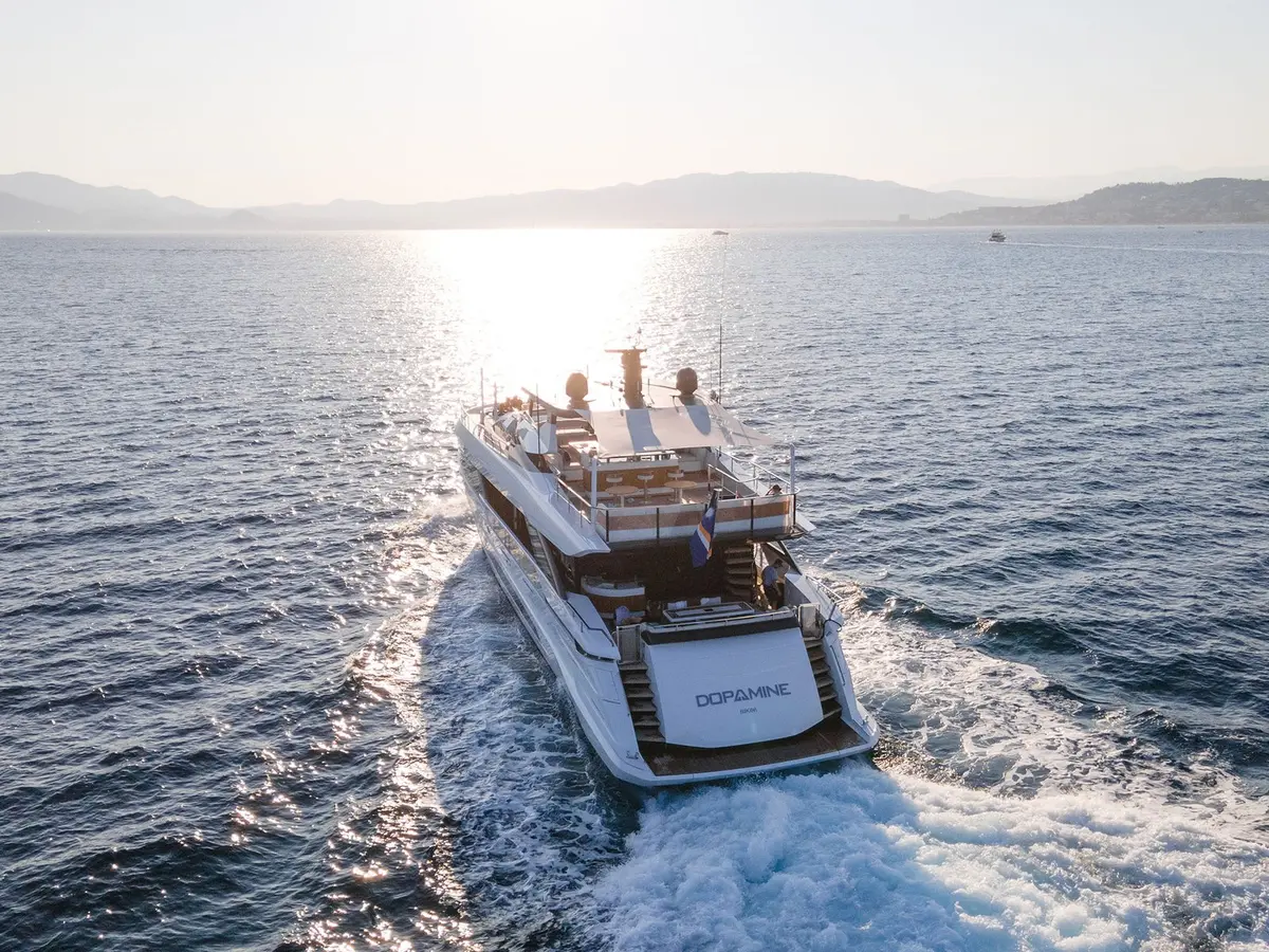 Mangusta 33, camarote principal — Sardinia Lux Yachts, Cerdeña. Mangusta 33 — 33m