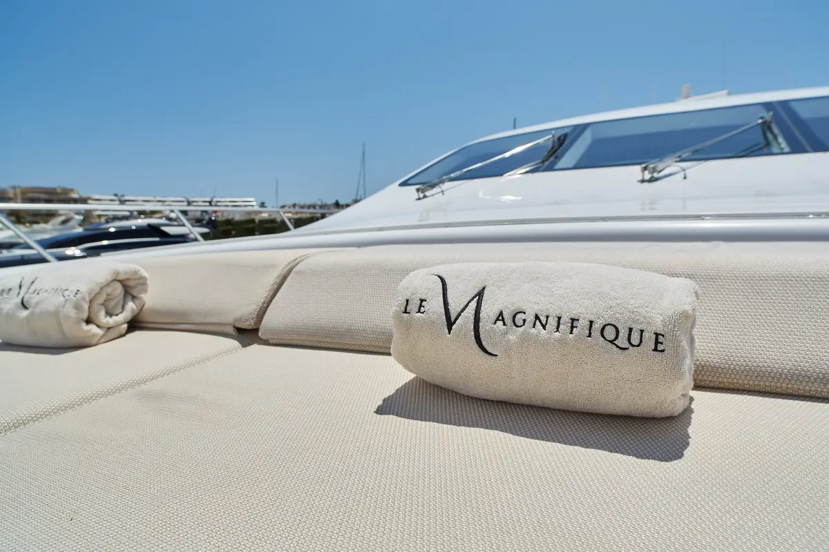 Mangusta 108, esterno — Sardinia Lux Yachts, Sardegna. Mangusta 108 — 33m