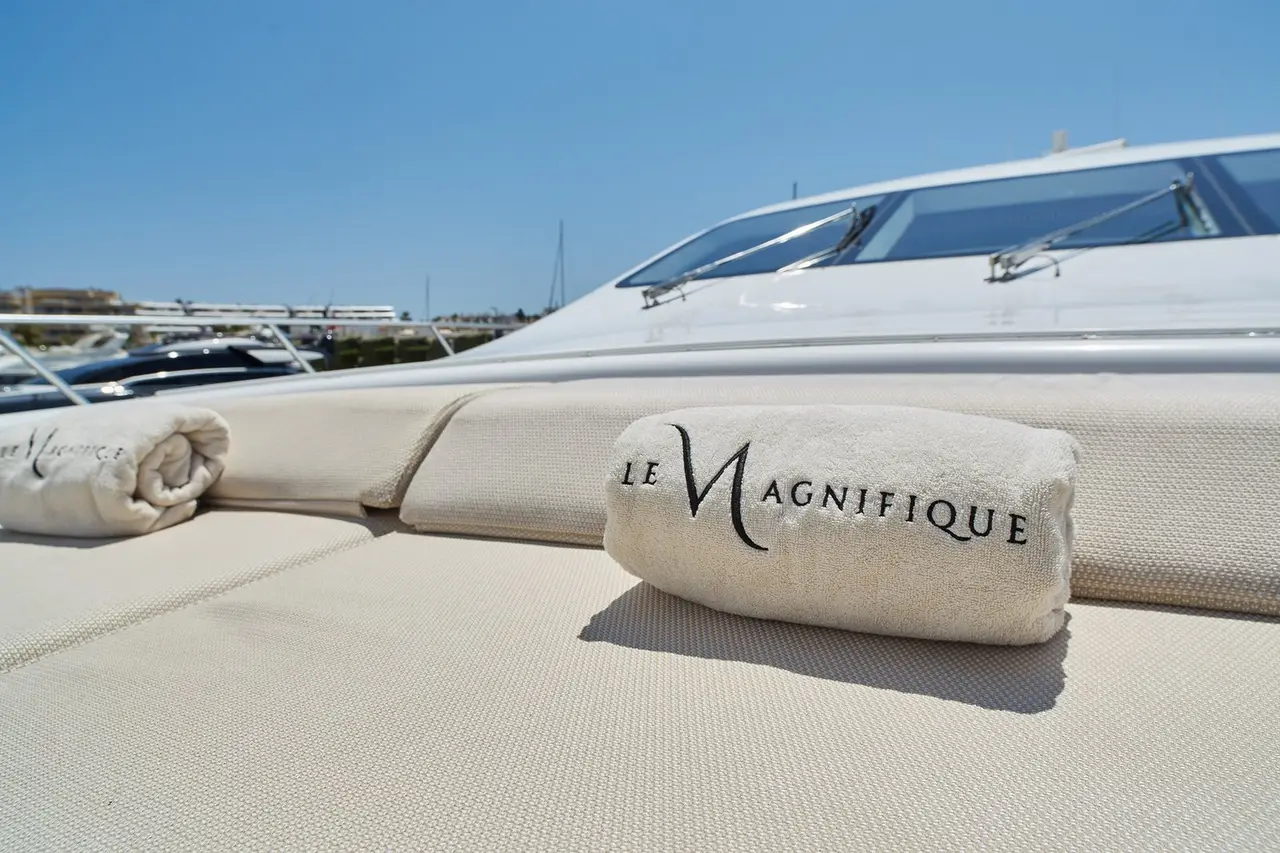 Mangusta 108, esterno — Sardinia Lux Yachts, Sardegna. Mangusta 108 — 33m