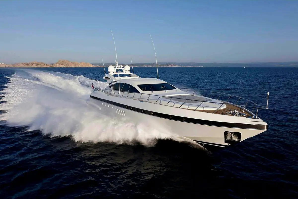 Mangusta 92 — Sardinia Lux Yachts, Cerdeña. Mangusta 92 — 28m