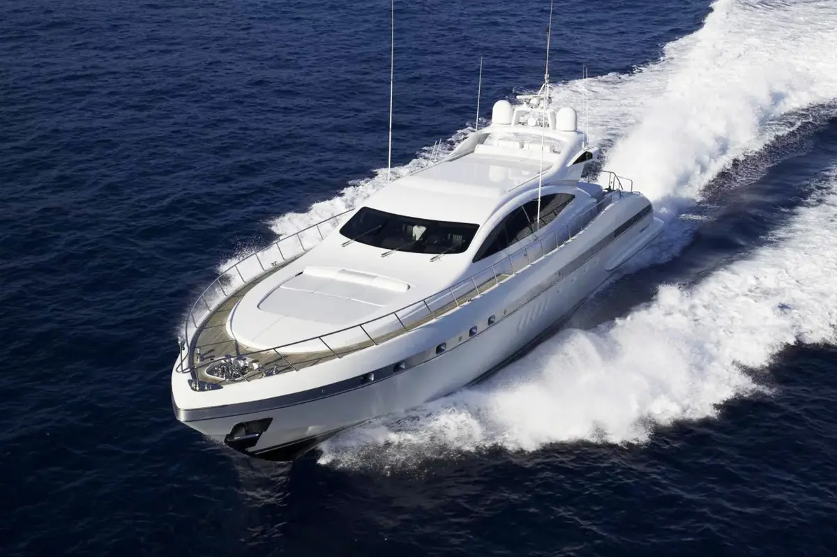 Mangusta 92, cubierta principal — Sardinia Lux Yachts, Cerdeña. Mangusta 92 — 28m